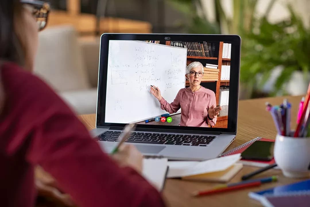 Potenciando tu negocio con conocimiento: la relevancia de la educación continua